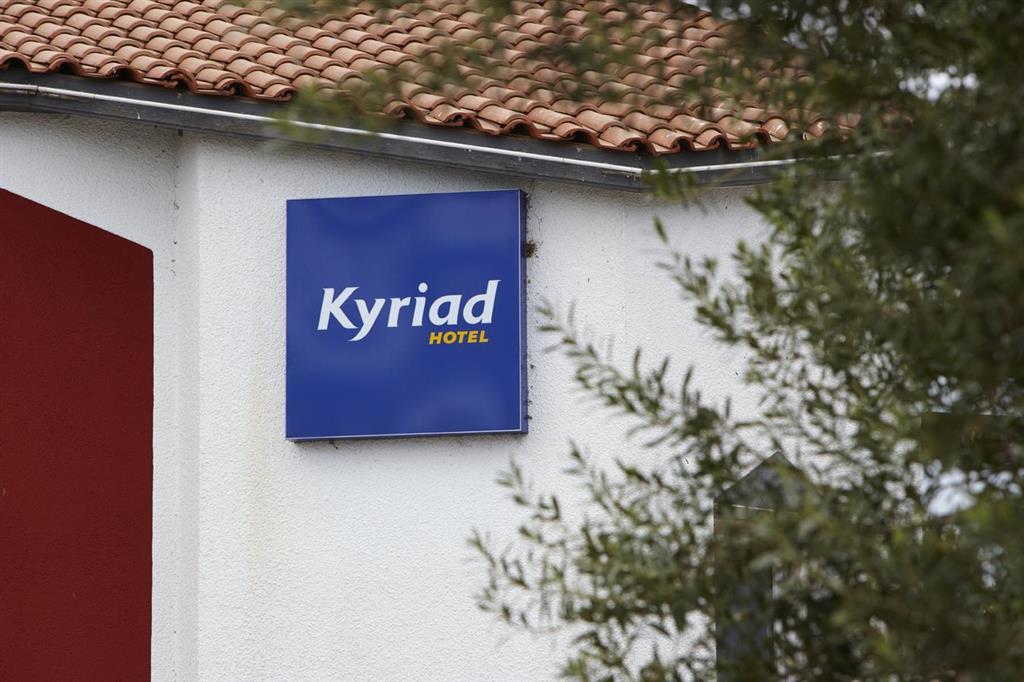 Kyriad Direct Perpignan - Aeroport Ривзалт Екстериор снимка